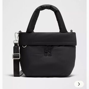 Lululemon On My Level Tote Bag Small 3L
Puffy NWT